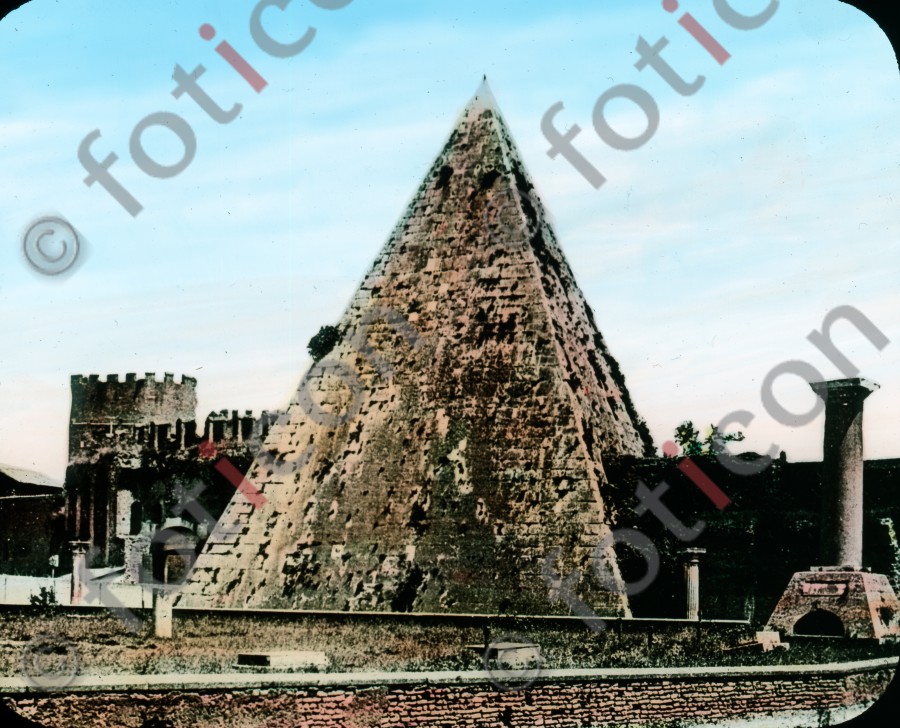 Pyramide des Caius Cestius | Pyramid of Caius Cestius (simon-107-004.jpg)